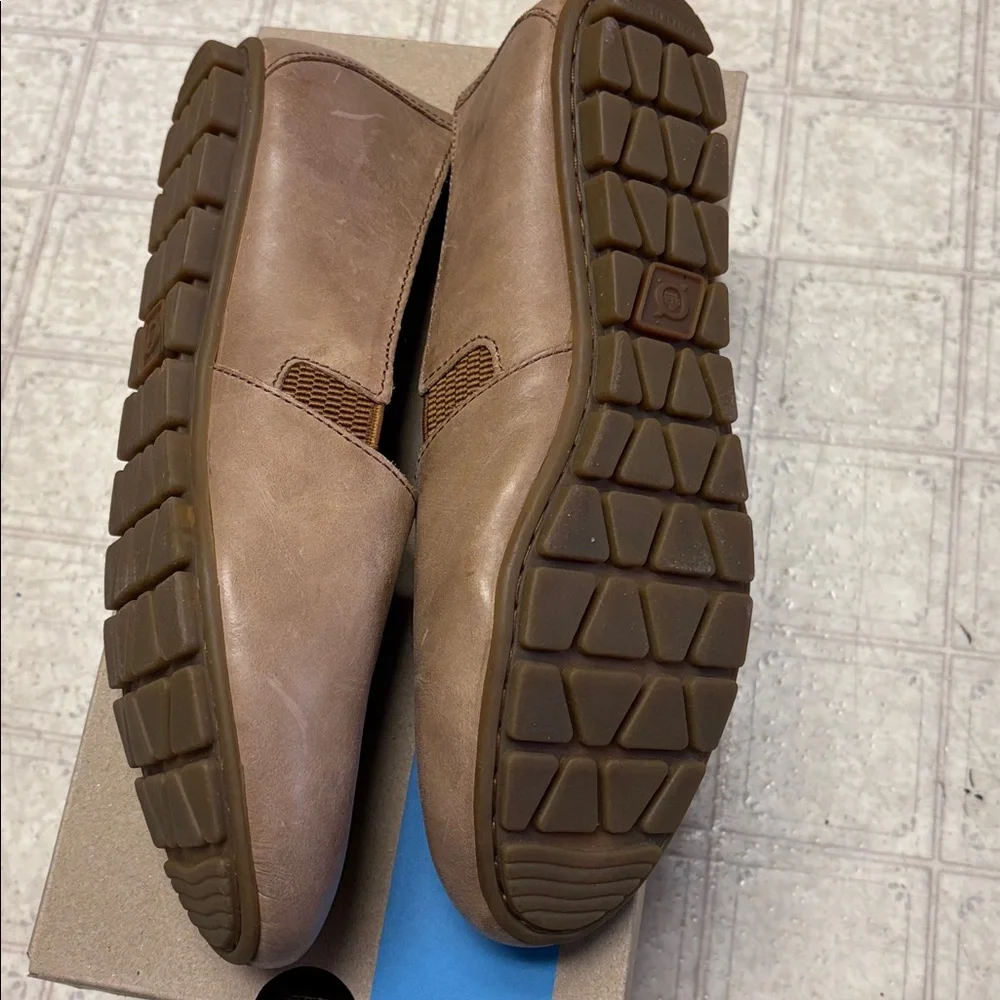 Born Women's Brown Leather Flats - Picture 2 of 4